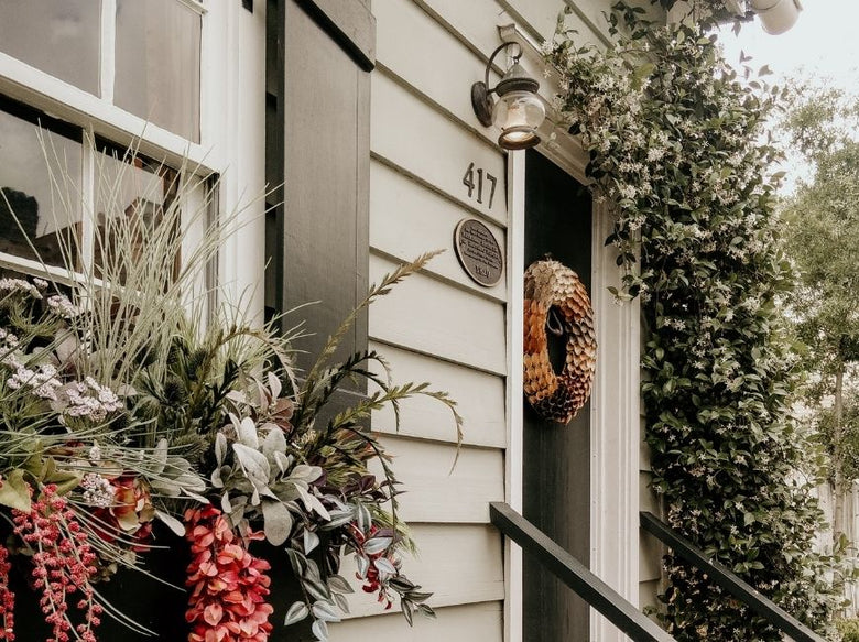 home exterior with fall decor